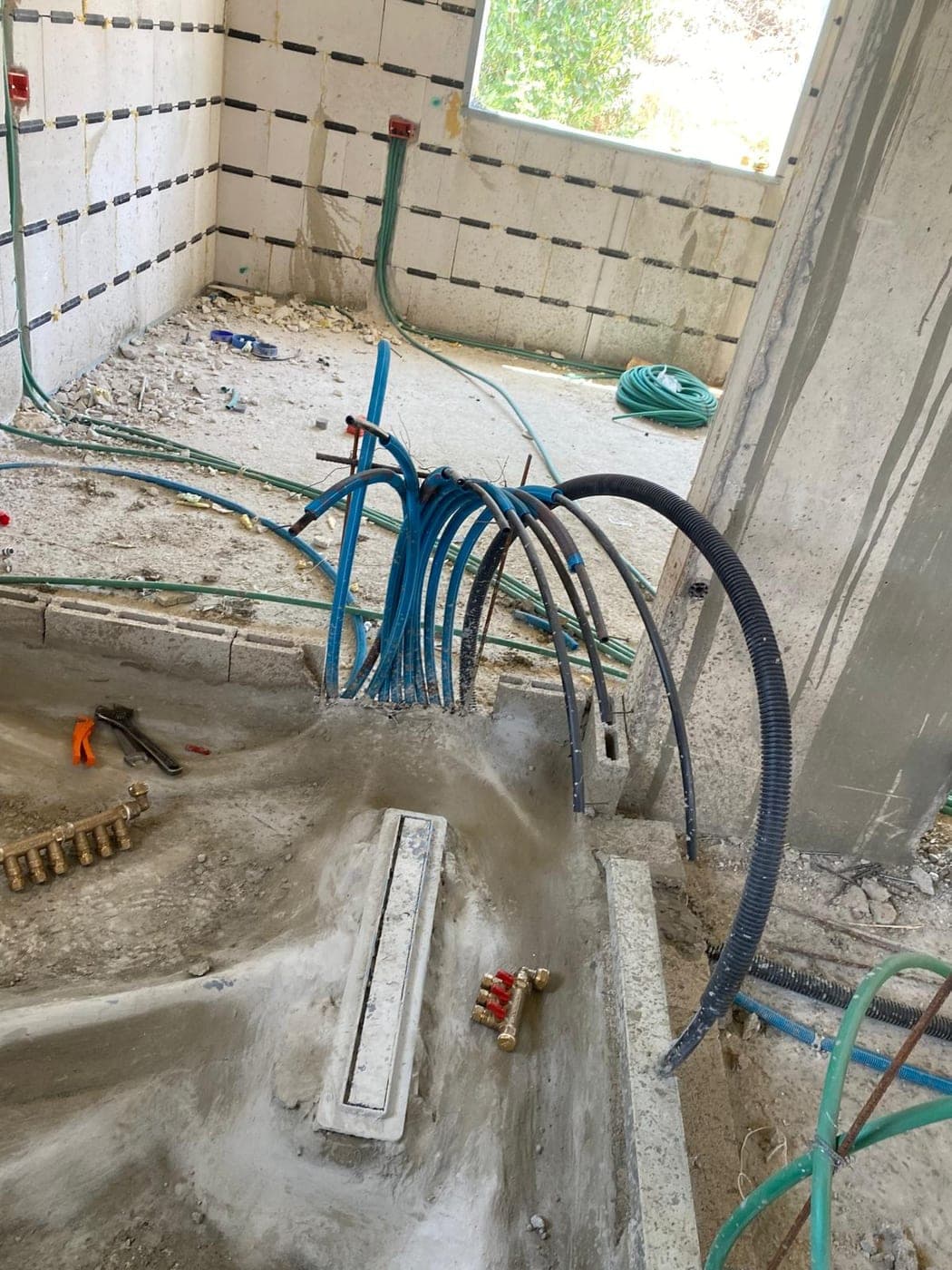 תעלת ניקוז אסטטית לרצפת המקלחת