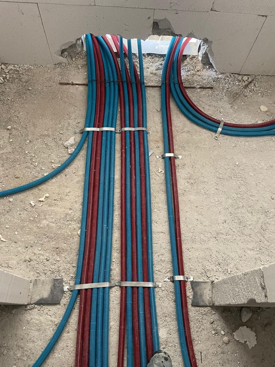 פריסת צנרת חדשה מים וביוב לדירה חדשה